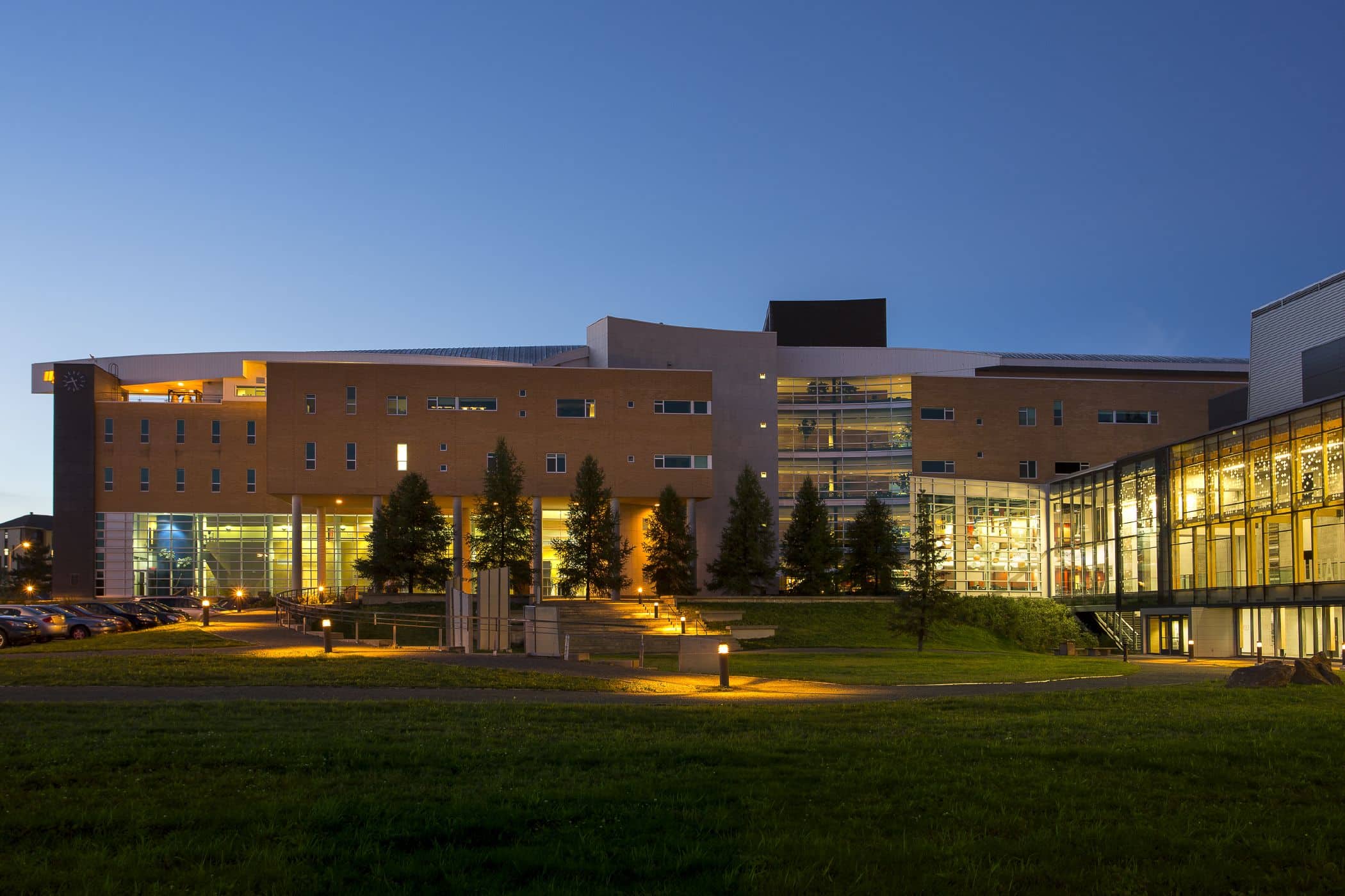 Campus UQAT Rouyn-Noranda architecture moderne université Québec Abitibi